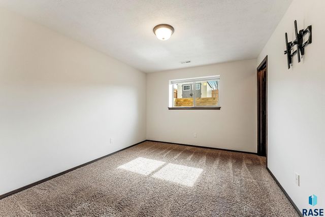 8209 W 51st St, Sioux Falls, SD 57106