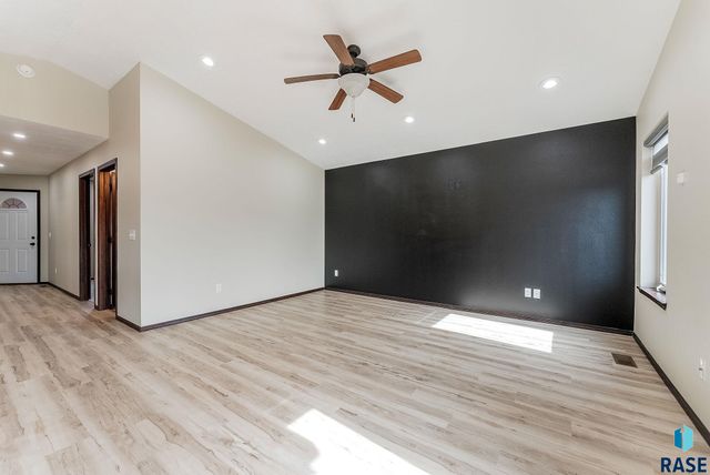 8209 W 51st St, Sioux Falls, SD 57106