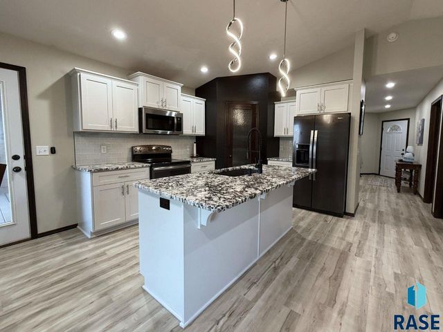 8209 W 51st St, Sioux Falls, SD 57106
