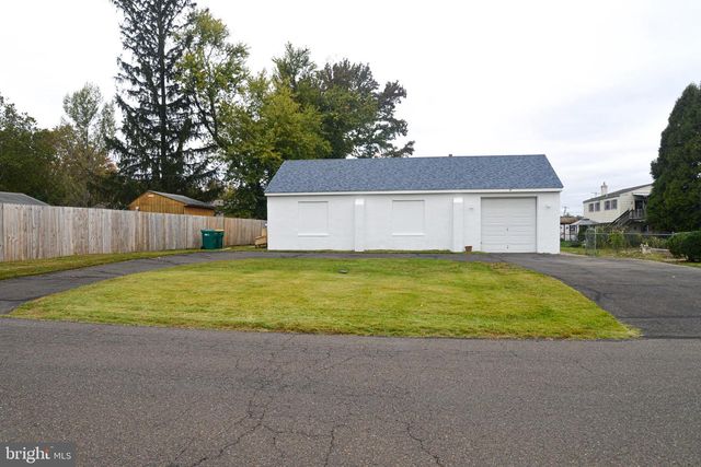 114 NURSERY AVE, Levittown, PA 19057