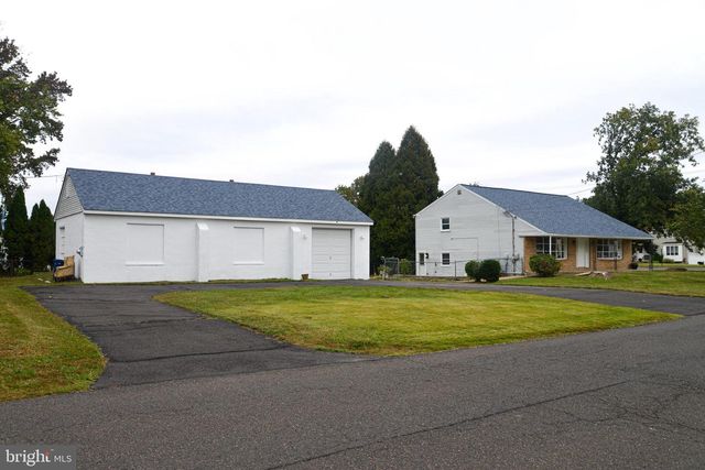 114 NURSERY AVE, Levittown, PA 19057
