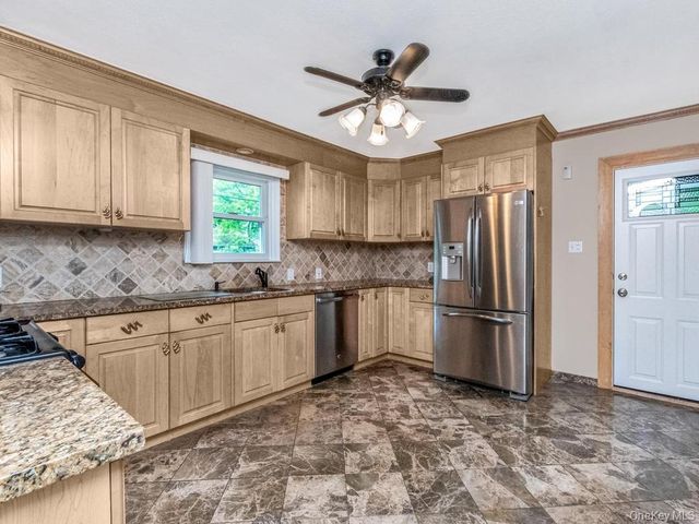 90 Remsen Circle, Yonkers, NY 10710