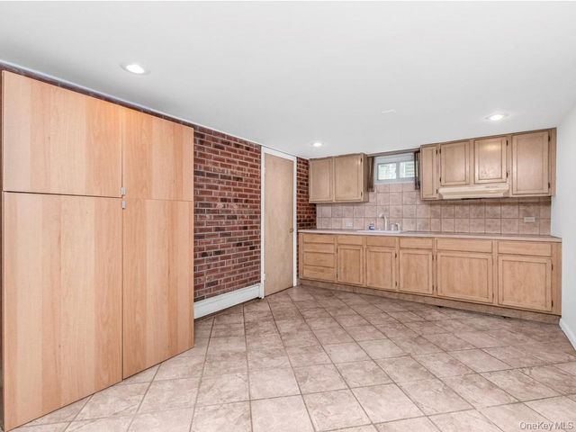 90 Remsen Circle, Yonkers, NY 10710