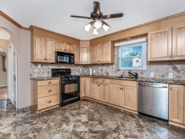 90 Remsen Circle, Yonkers, NY 10710