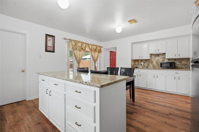 15319 Seahorse Drive, Houston, TX 77062