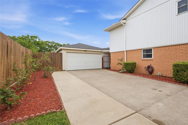 15319 Seahorse Drive, Houston, TX 77062