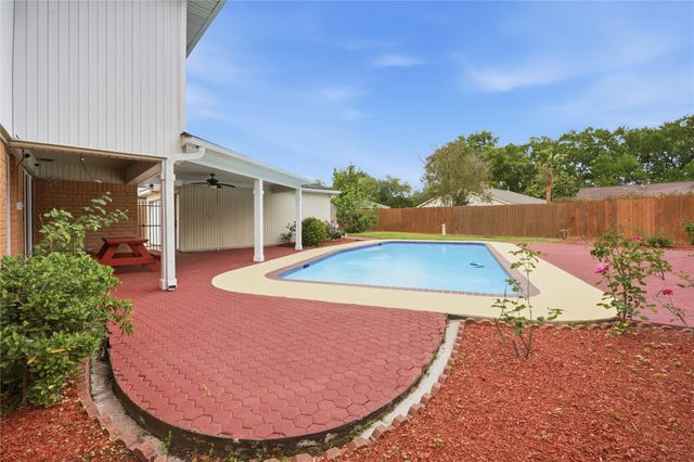 15319 Seahorse Drive, Houston, TX 77062