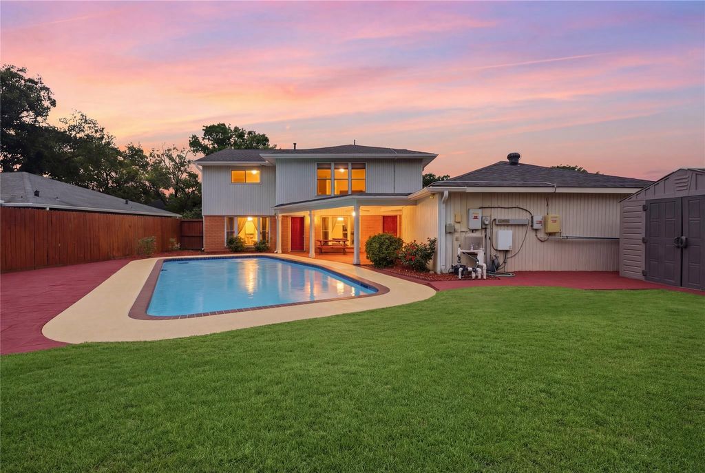 15319 Seahorse Drive, Houston, TX 77062