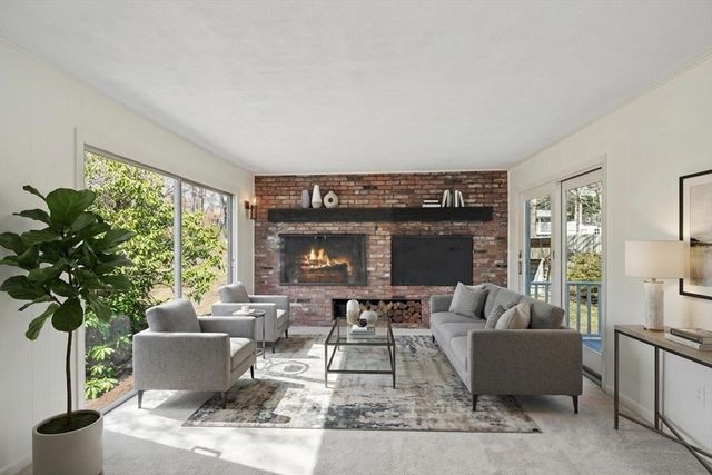 605 Chestnut St, Lynnfield, MA 01940