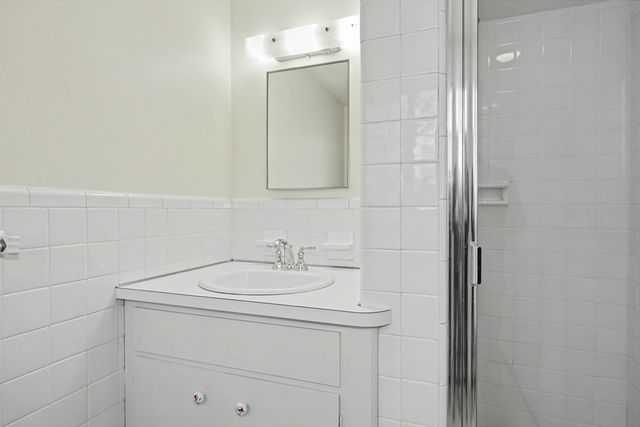 605 Chestnut St, Lynnfield, MA 01940