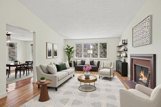 605 Chestnut St, Lynnfield, MA 01940