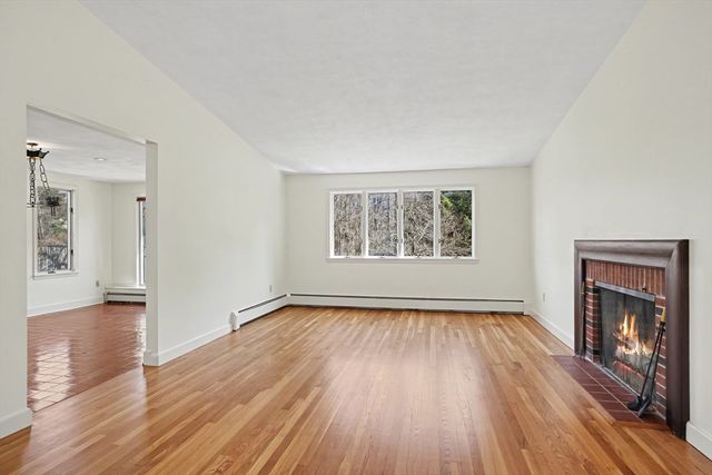 605 Chestnut St, Lynnfield, MA 01940