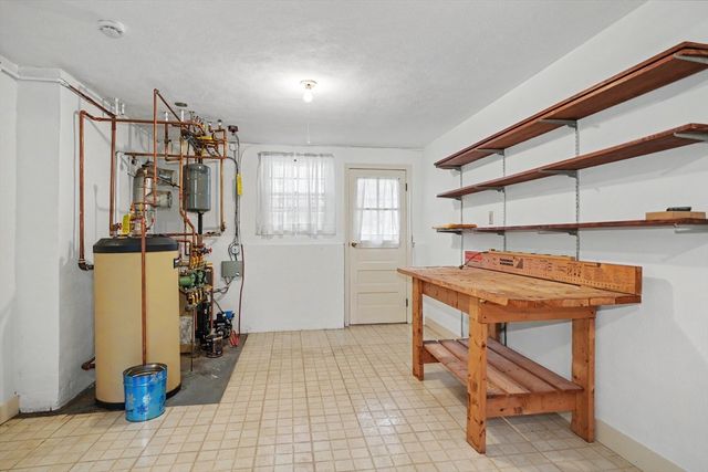 605 Chestnut St, Lynnfield, MA 01940