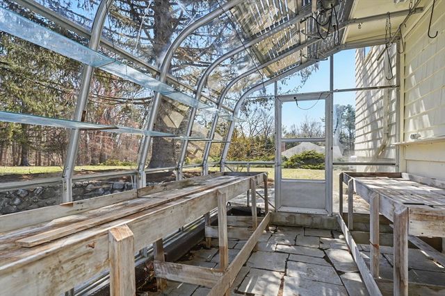 605 Chestnut St, Lynnfield, MA 01940