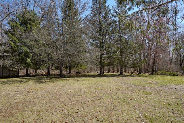 605 Chestnut St, Lynnfield, MA 01940