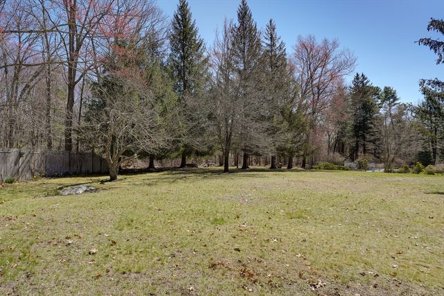 605 Chestnut St, Lynnfield, MA 01940