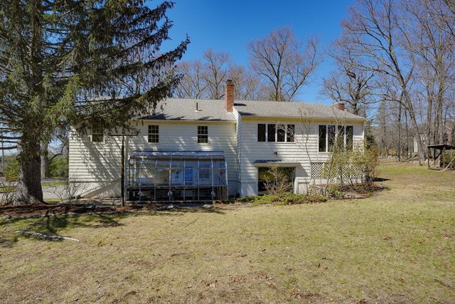 605 Chestnut St, Lynnfield, MA 01940