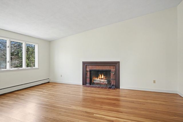 605 Chestnut St, Lynnfield, MA 01940