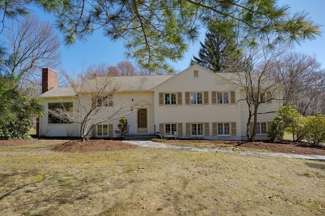 605 Chestnut St, Lynnfield, MA 01940