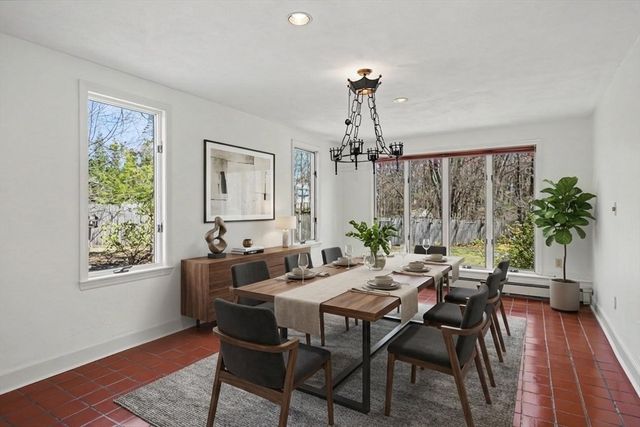 605 Chestnut St, Lynnfield, MA 01940