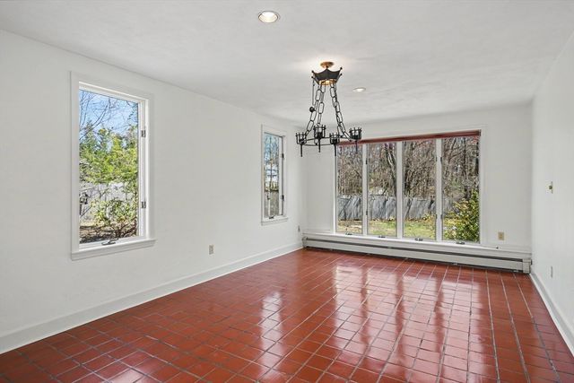 605 Chestnut St, Lynnfield, MA 01940