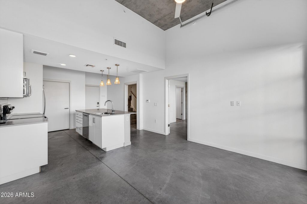 Image 10 of property listing at 1130 N 2ND Street 102, Phoenix, AZ 85004