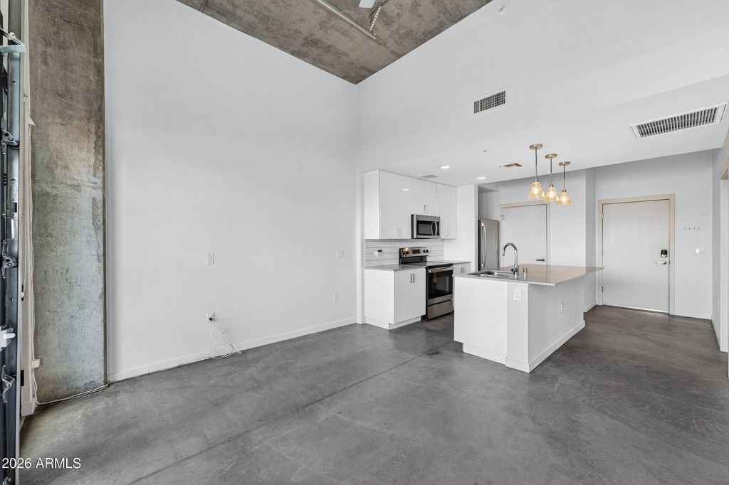 Image 9 of property listing at 1130 N 2ND Street 102, Phoenix, AZ 85004