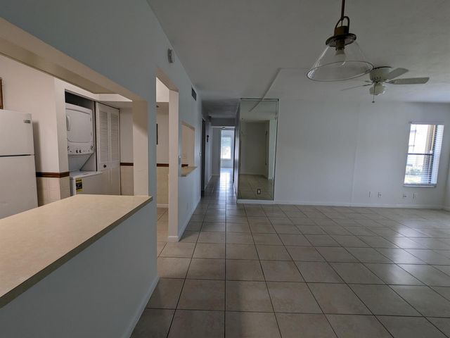711 Sunny Pine Way B1, Greenacres, FL 33415