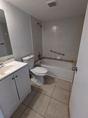 711 Sunny Pine Way B1, Greenacres, FL 33415
