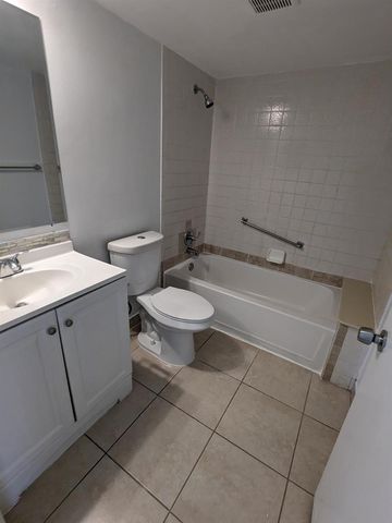 711 Sunny Pine Way B1, Greenacres, FL 33415