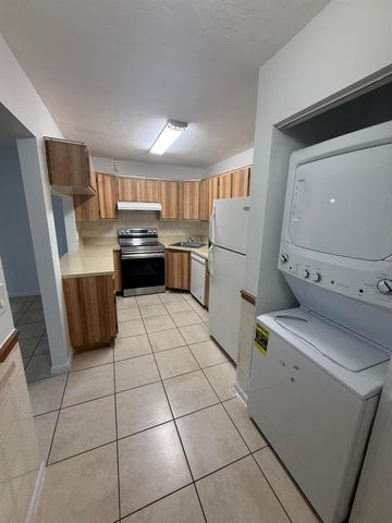 711 Sunny Pine Way B1, Greenacres, FL 33415