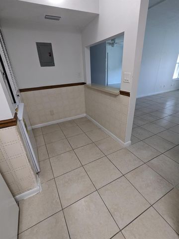 711 Sunny Pine Way B1, Greenacres, FL 33415