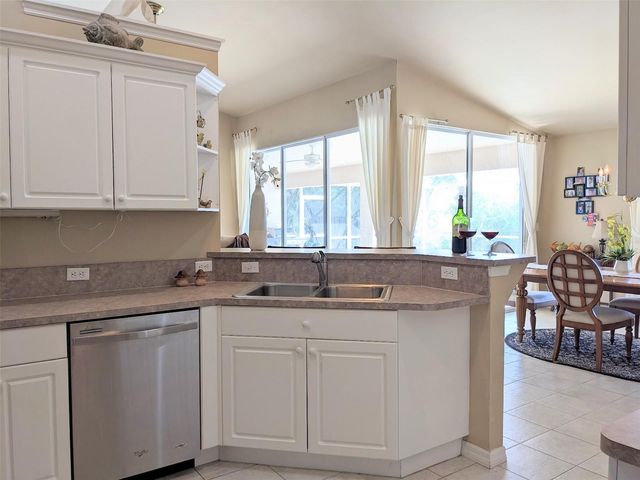 546 SE 4TH STREET, Cape Coral, FL 33990