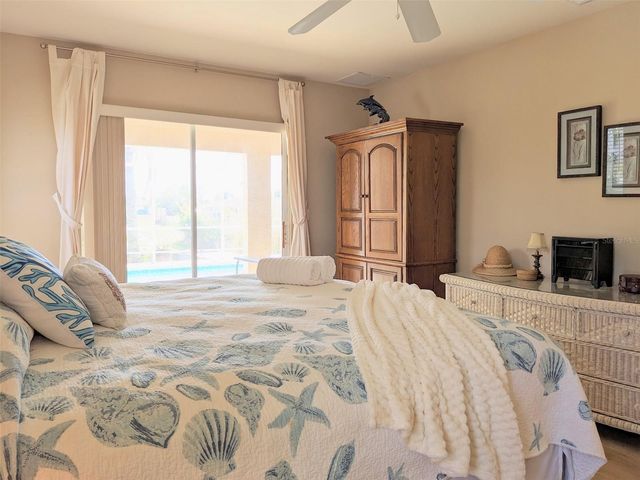 546 SE 4TH STREET, Cape Coral, FL 33990