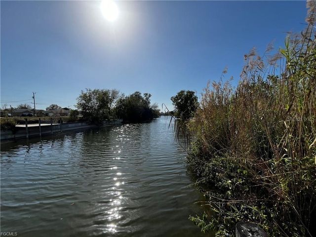 546 SE 4TH STREET, Cape Coral, FL 33990