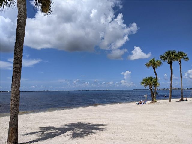 546 SE 4TH STREET, Cape Coral, FL 33990