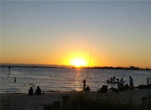 546 SE 4TH STREET, Cape Coral, FL 33990