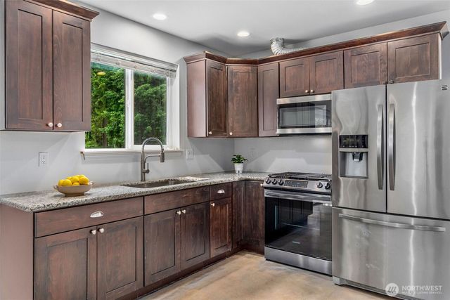 17718 Mulqueen Road SE, Rainier, WA 98576