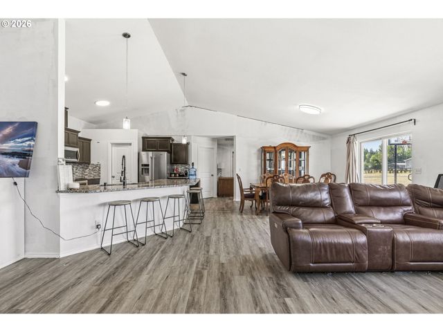 235 FLATT Rd, Kelso, WA 98626