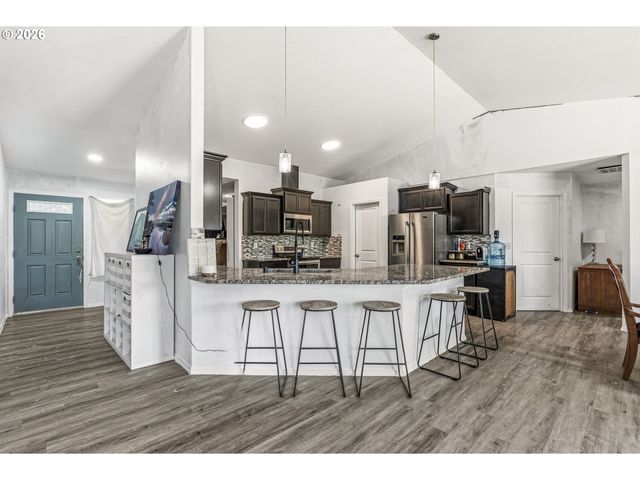 235 FLATT Rd, Kelso, WA 98626