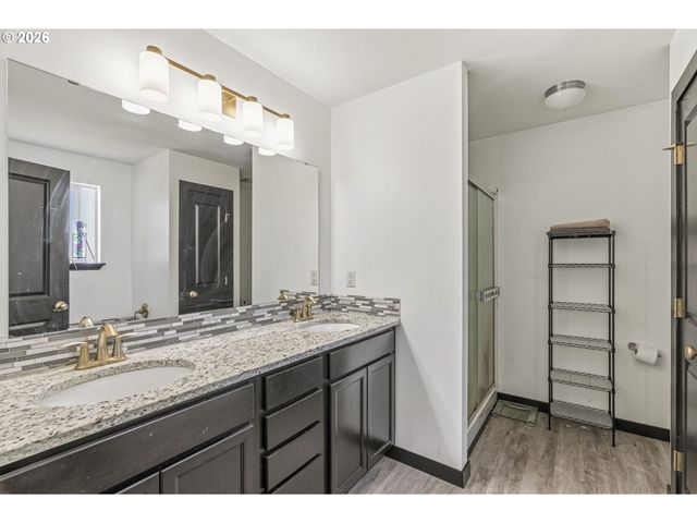 235 FLATT Rd, Kelso, WA 98626