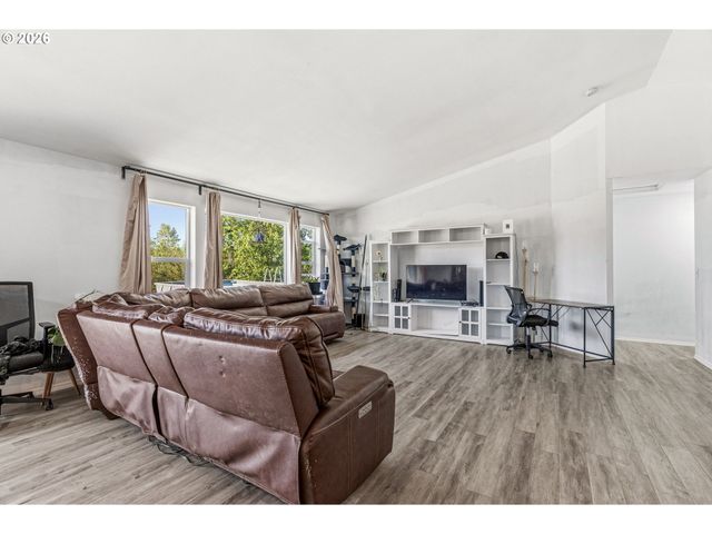 235 FLATT Rd, Kelso, WA 98626