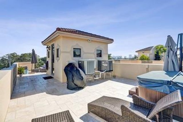 2260 SE 7 Street, Pompano Beach, FL 33062