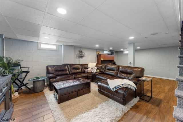 1 Walters Ln, Flemington Boro, NJ 08822