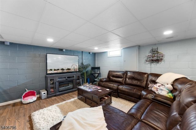 1 Walters Ln, Flemington Boro, NJ 08822