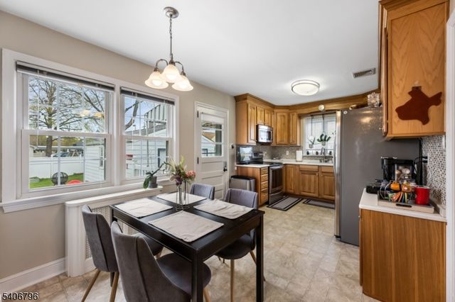 1 Walters Ln, Flemington Boro, NJ 08822