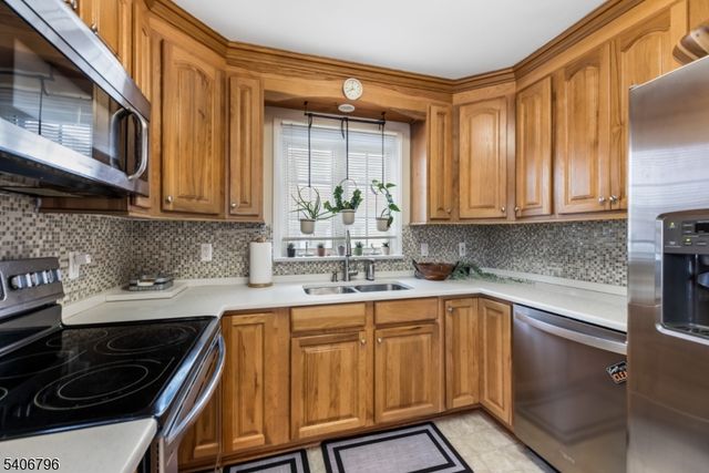 1 Walters Ln, Flemington Boro, NJ 08822