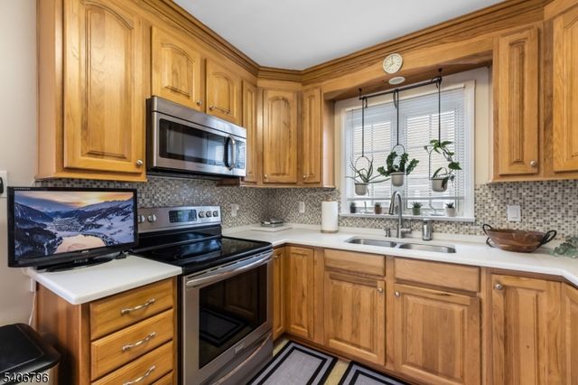 1 Walters Ln, Flemington Boro, NJ 08822