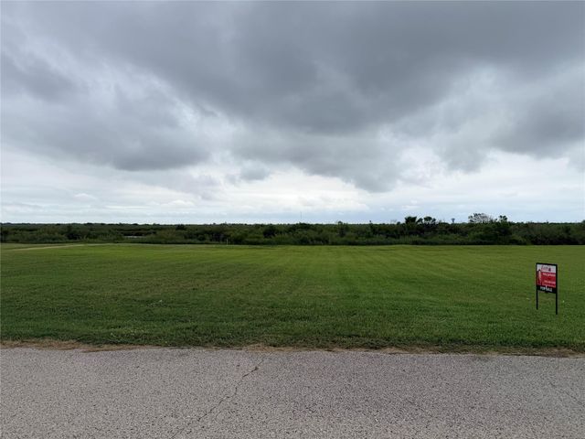 1150 Lagoon Drive, Crystal Beach, TX 77650