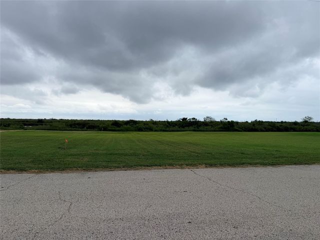 1150 Lagoon Drive, Crystal Beach, TX 77650